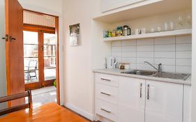 Sunny Mornington 2 Bedroom Guest Suite
